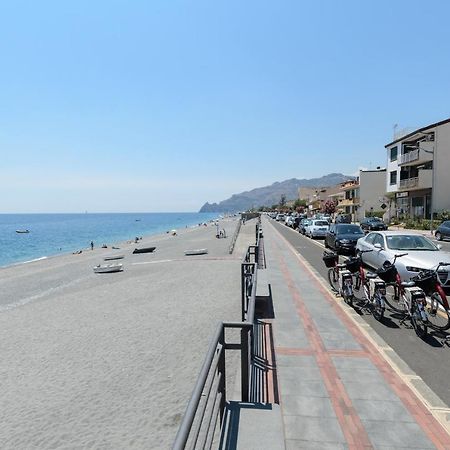 Marina D'Agro Residence Santa Teresa Di Riva Bagian luar foto