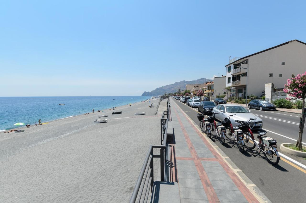 Marina D'Agro Residence Santa Teresa Di Riva Bagian luar foto