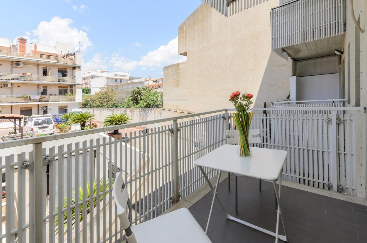 Marina D'Agro Residence Santa Teresa Di Riva Bagian luar foto