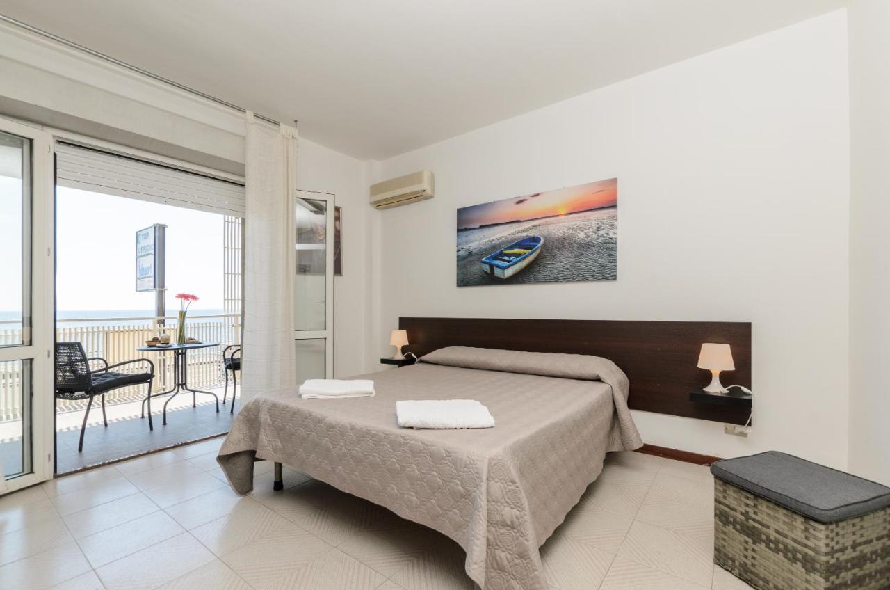 Marina D'Agro Residence Santa Teresa Di Riva Bagian luar foto